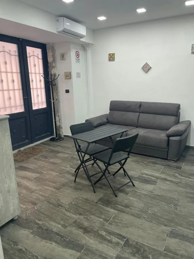 Regina Bnb Apartment Naples